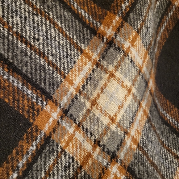 NWT Lincoln Outfitters Clove and Cinnamon plaid Ruana - Picture 5 of 9